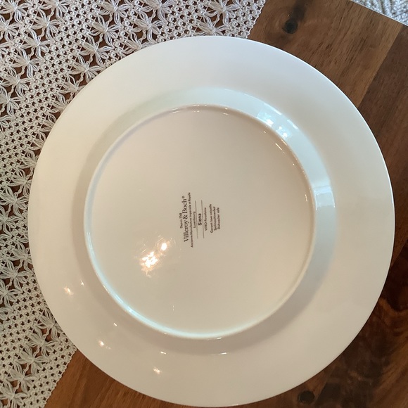Villeroy and Boch assorted dinner pieces priced individually - Picture 9 of 13